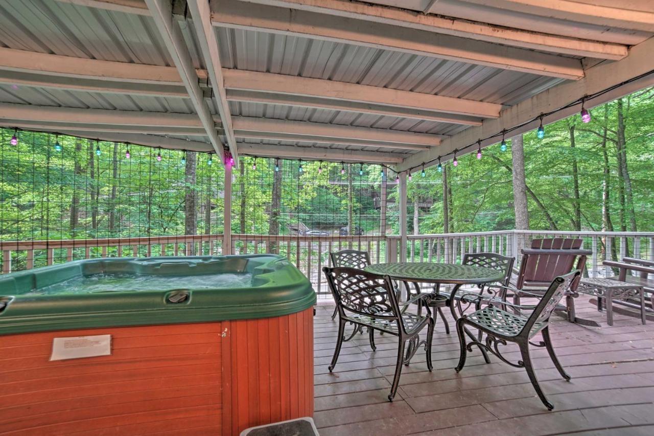 A-Frame Gatlinburg Cabin With Deck And Private Hot Tub Exterior photo