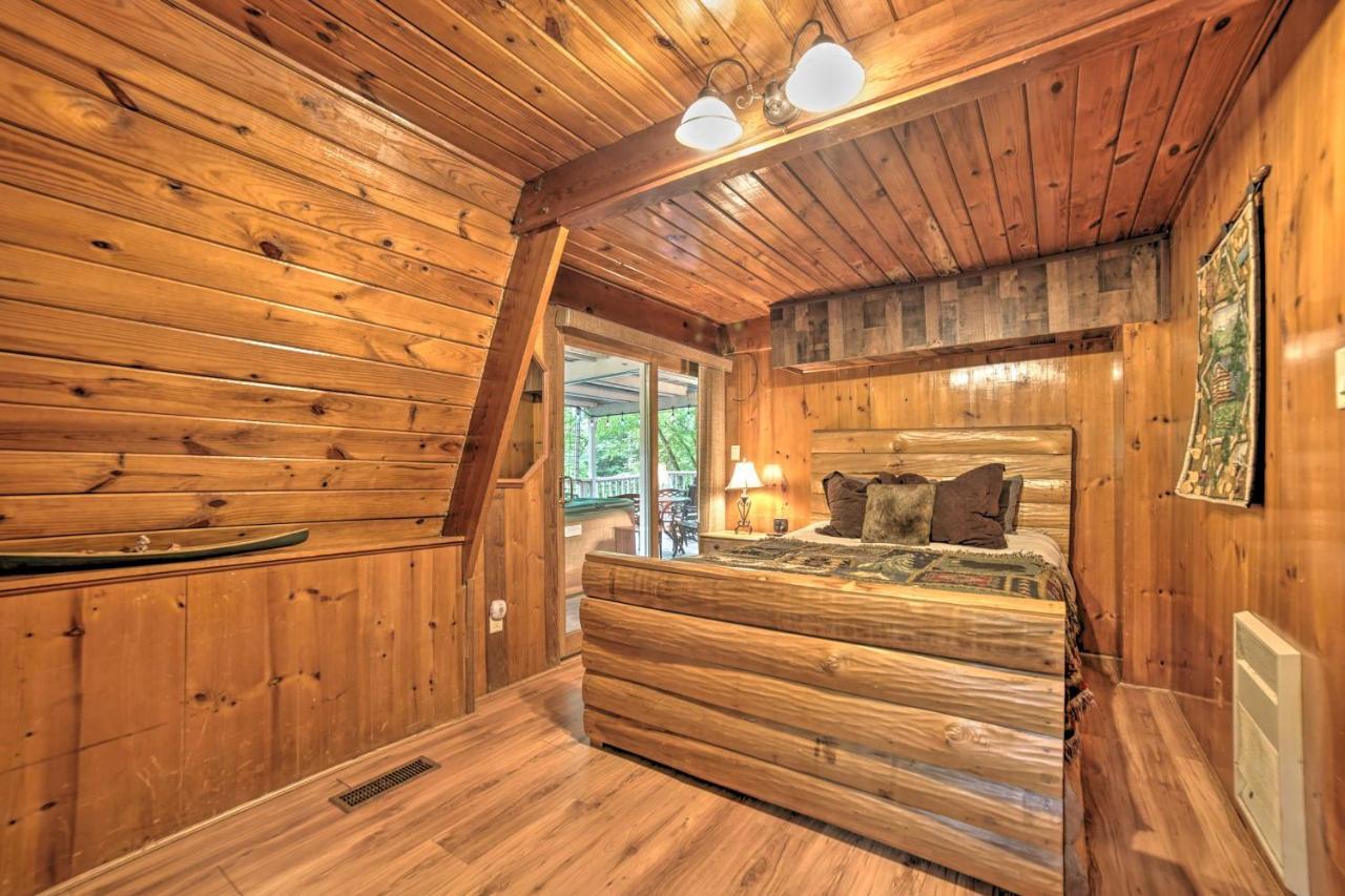 A-Frame Gatlinburg Cabin With Deck And Private Hot Tub Exterior photo