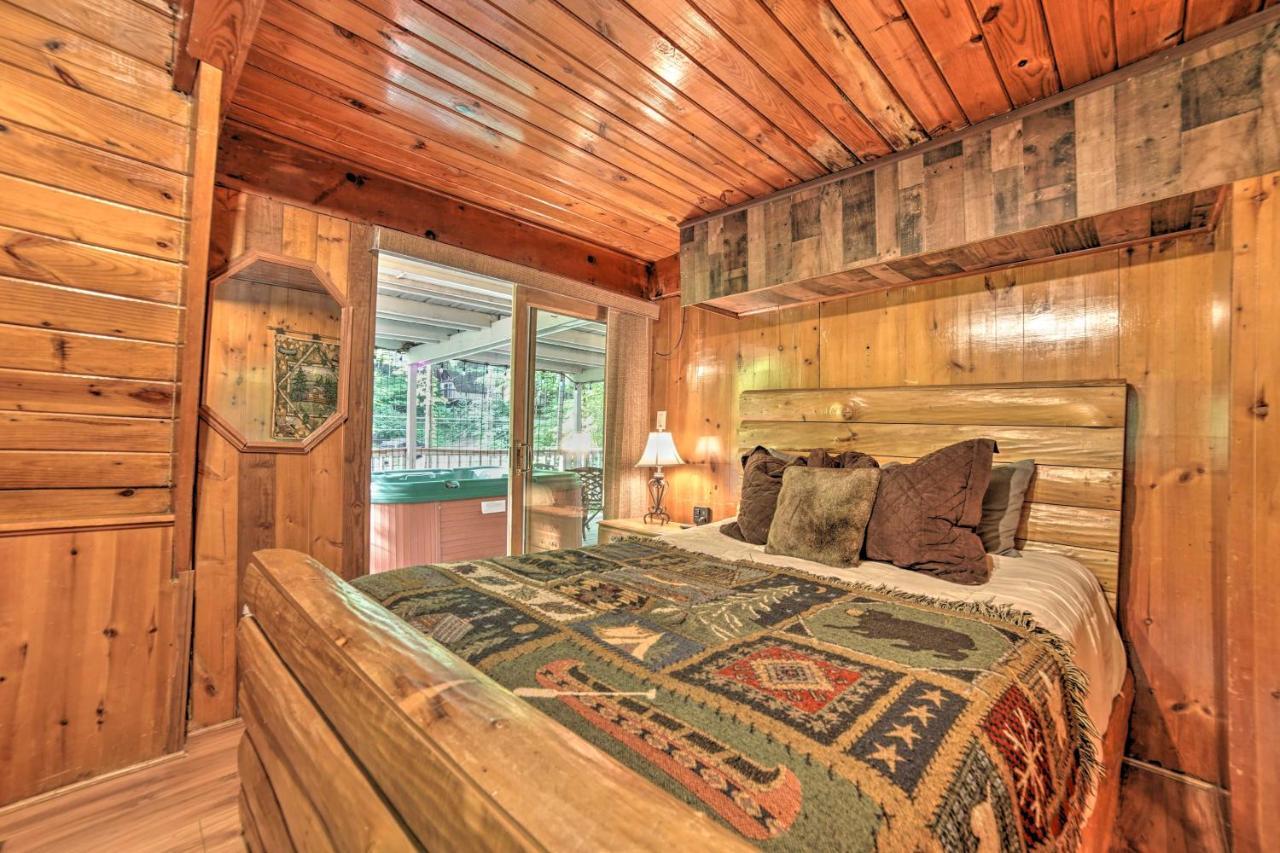 A-Frame Gatlinburg Cabin With Deck And Private Hot Tub Exterior photo