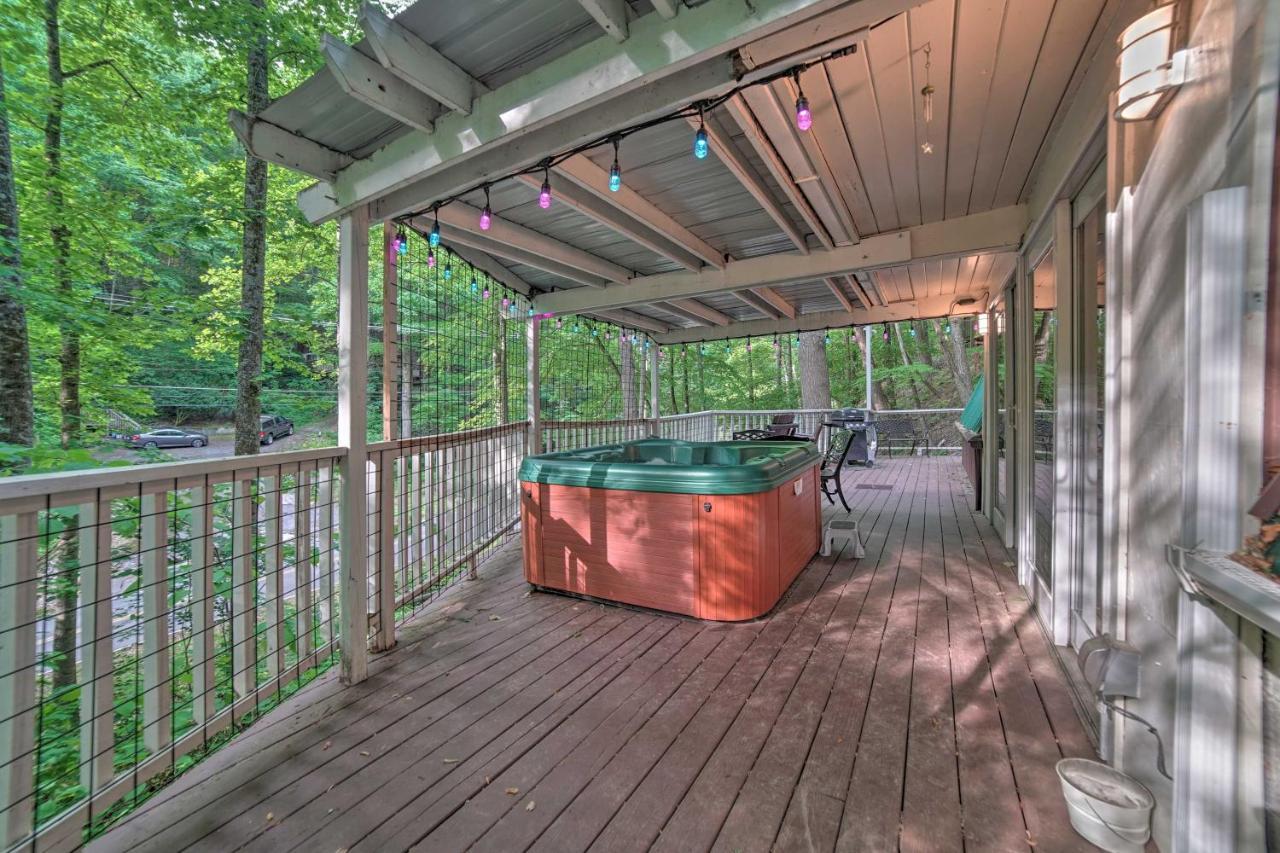 A-Frame Gatlinburg Cabin With Deck And Private Hot Tub Exterior photo