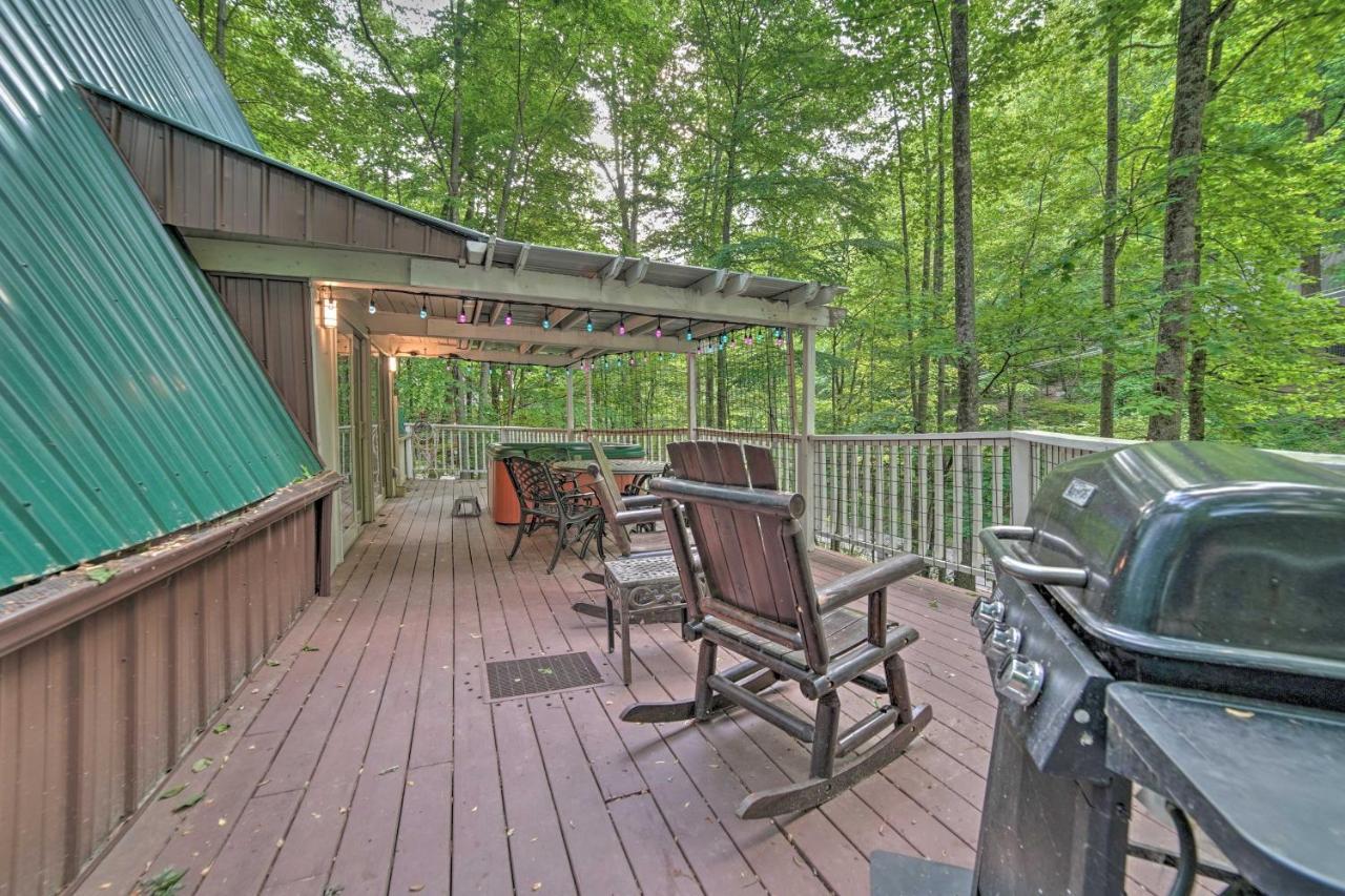 A-Frame Gatlinburg Cabin With Deck And Private Hot Tub Exterior photo