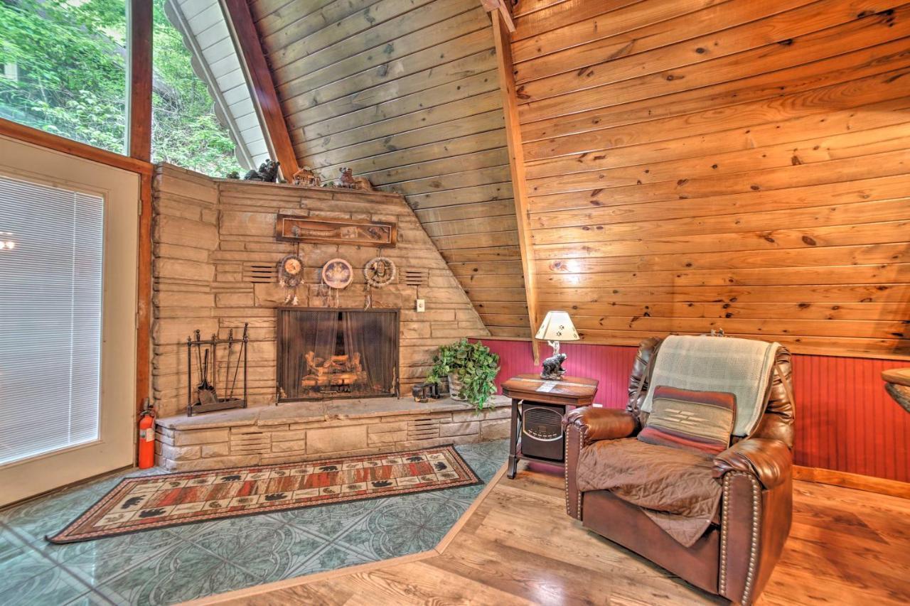 A-Frame Gatlinburg Cabin With Deck And Private Hot Tub Exterior photo