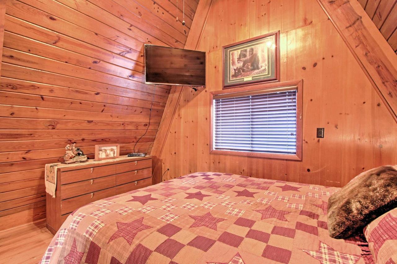 A-Frame Gatlinburg Cabin With Deck And Private Hot Tub Exterior photo
